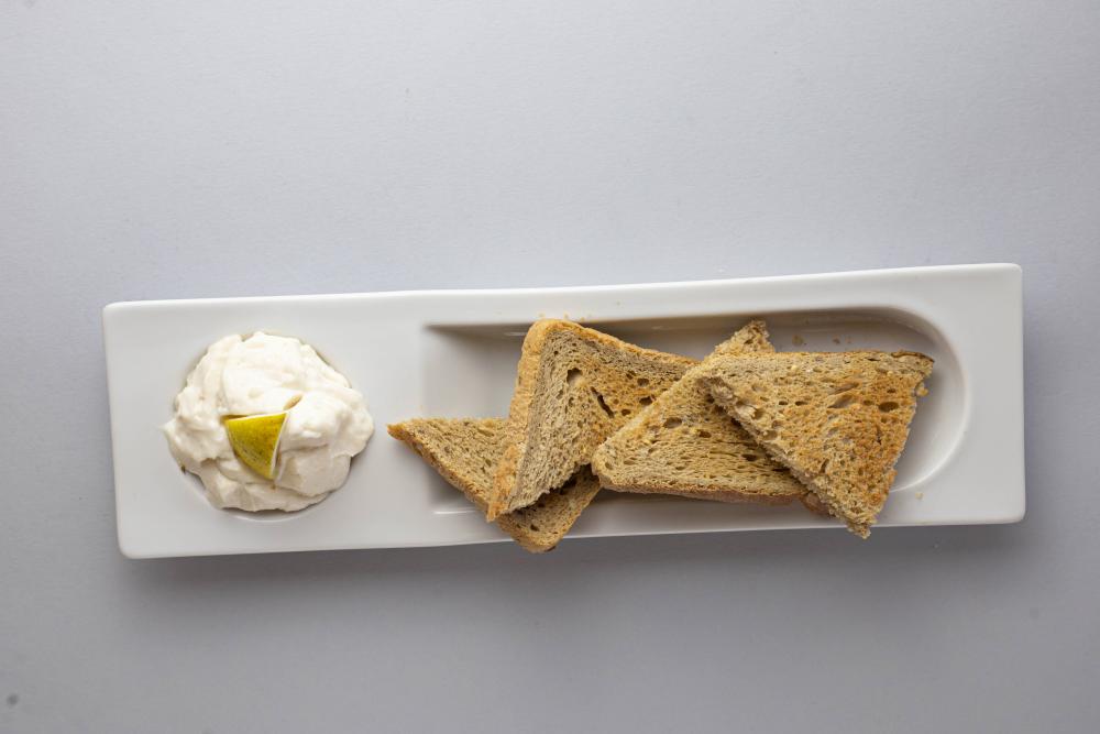Тарама хайвер  - 100 гр. / Tarama caviar, lemon, tost
